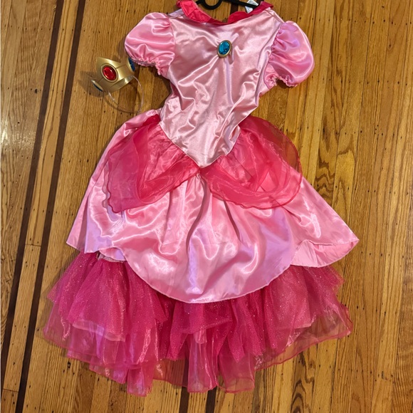 Princess Peach Costume - Picture 3 of 5